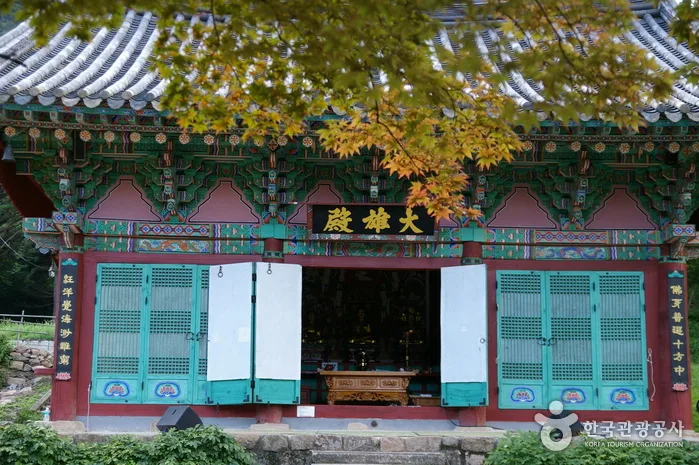 Cheontaesan in Chungbuk: Home to Turtle Rock Ridge and Yeongguksa Temple
