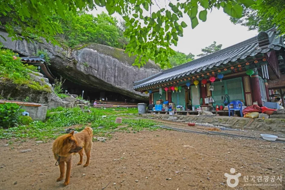 Mungyeong's Daeyasan, Home to the Elephant Rock Ridge and Yongchu Valley