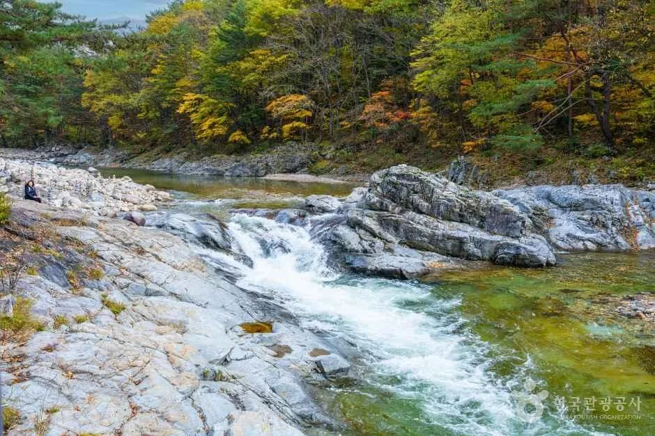 Stairway to Heaven on the Baekdudaegan's Rocky Ridges: Hwangjangsan in Mungyeong